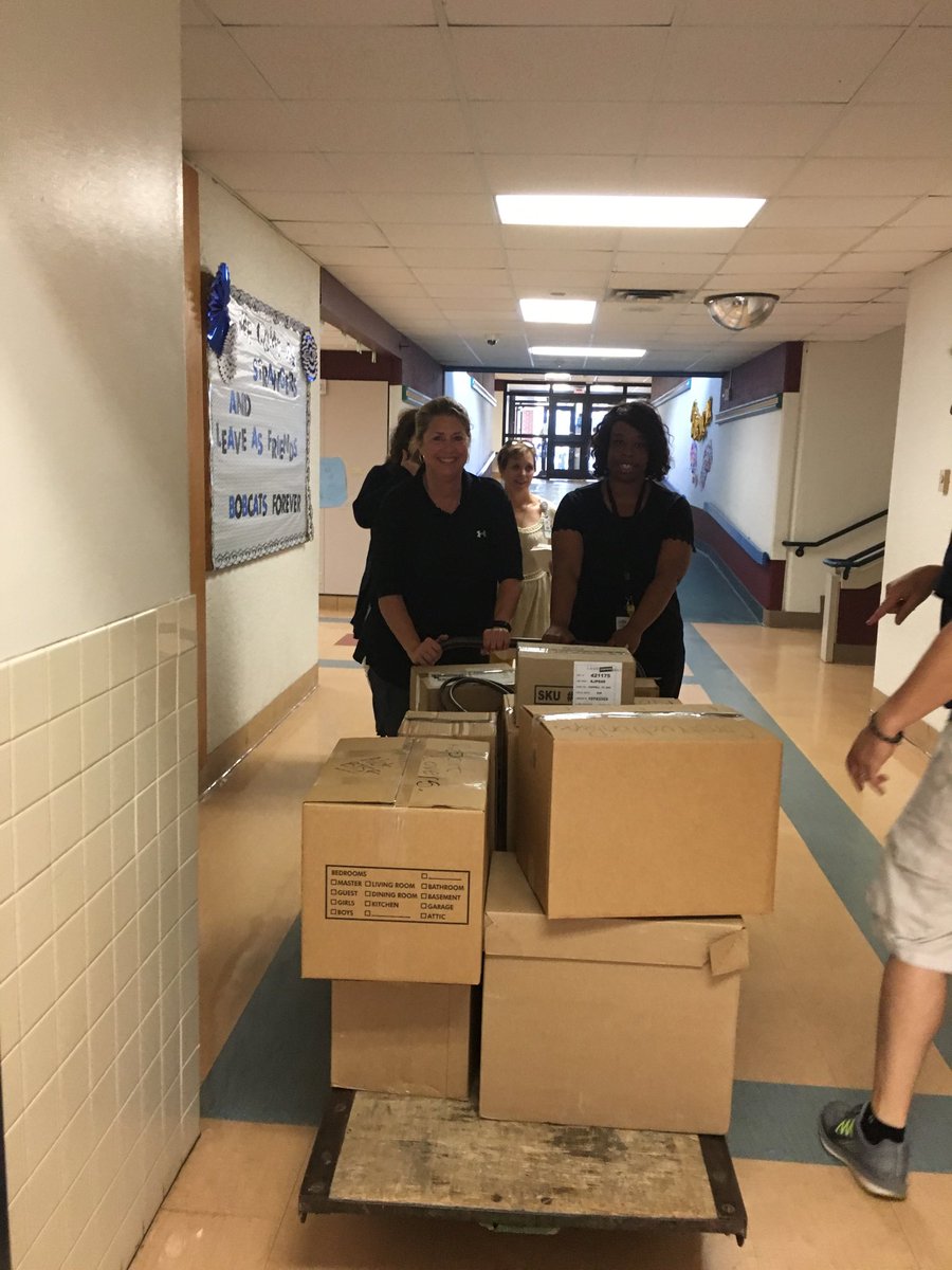 RobinMits's tweet image. On the move at Hedrick ES.