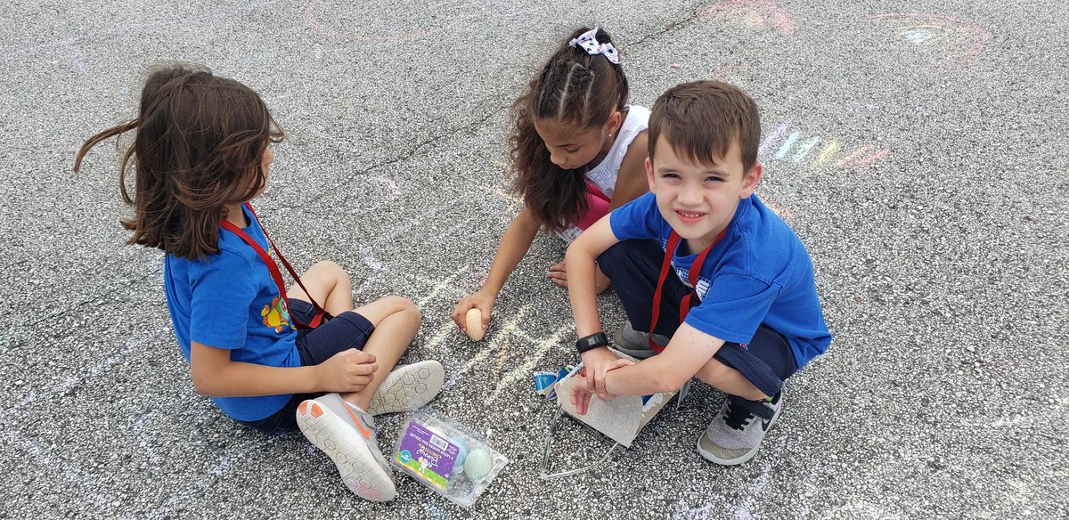 MrsCorinaSolis's tweet photo. W is for writing! It was such a beautiful day to get out and use our chalk! 🌞 https://t.co/oOuK8tRsLJ