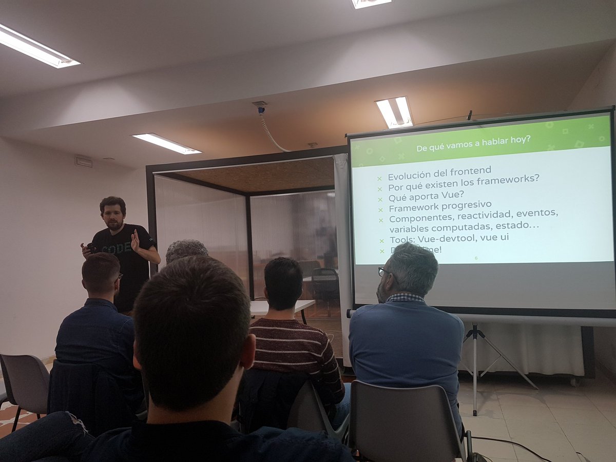 GermanVeras's tweet photo. Empezando la charla del @jsourense en @MagmaEspacio . @toniousli nos habla de @vuejs https://t.co/i5H2YGoq3B