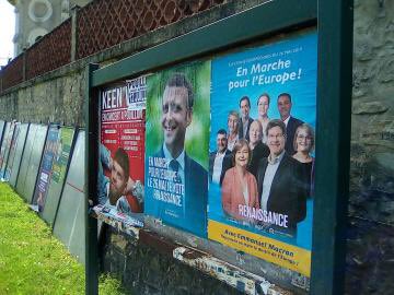 LaREM_40's tweet photo. RENAISSANCE - Comité de Dax
À J-4 du scrutin, nos marcheurs dacquois se mobilisent dans une campagne d’affichage. 🇪🇺💪 https://t.co/GQFVBCDwOY
