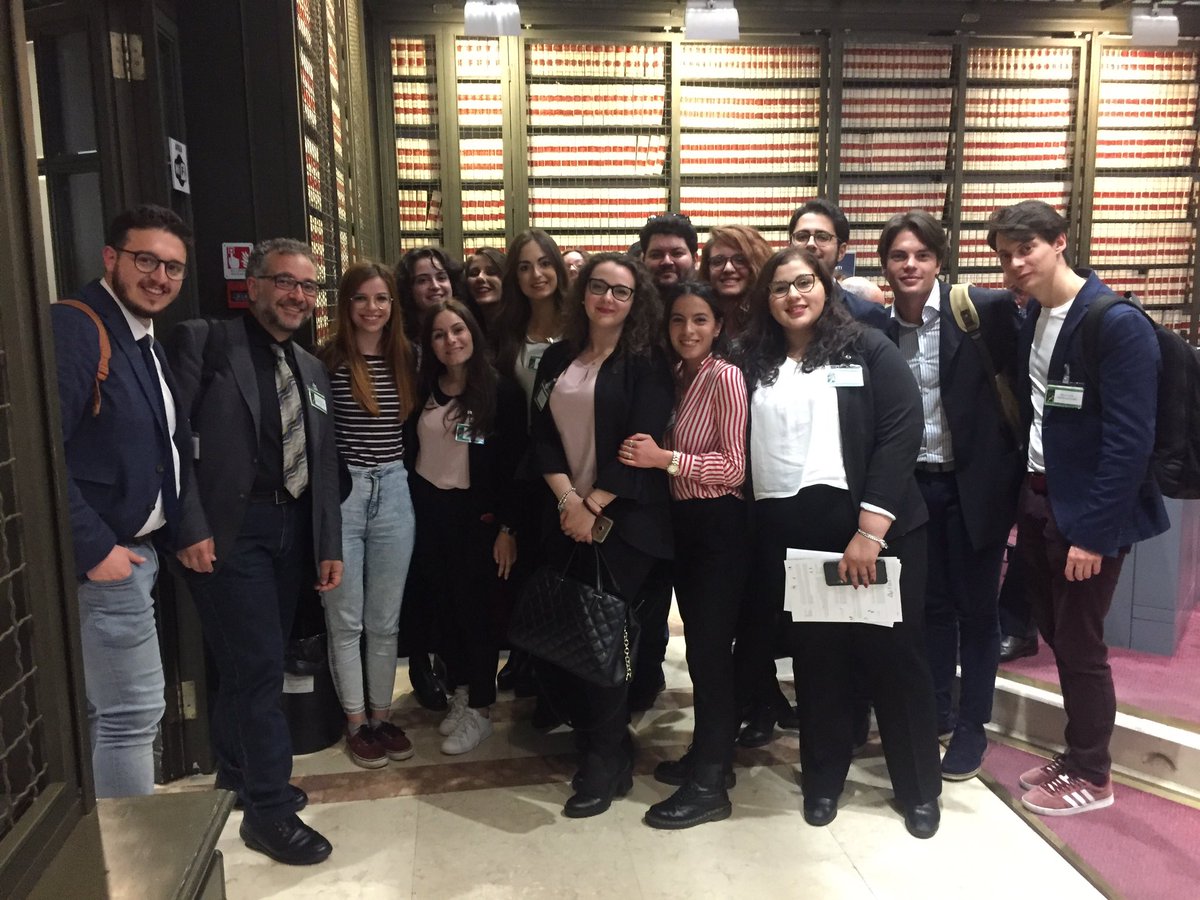 NicolaMazzara92's tweet image. Il prof @MarcoStancati direbbe “uscire fuori dal banco e dal branco” credo che insieme al prof @stefanoepifani ci sia riuscito.

Ora prendete e twittatene tutti