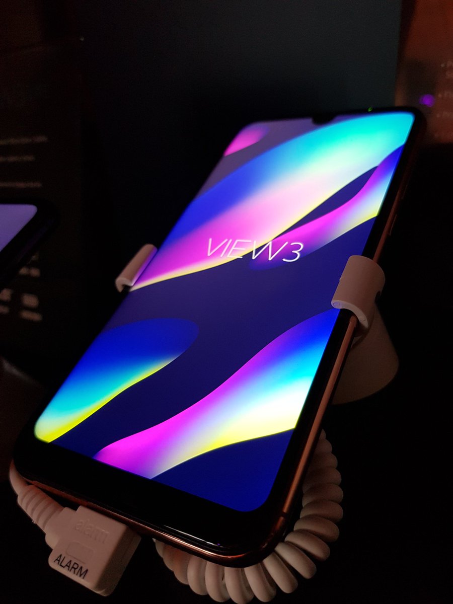 actu_jv's tweet photo. Avec cette nouvelle gamme #View3Collection, @WikoMobile gagne en maturité, sans oublier ses fondamentaux, et se dote d'un nouveau logo et d'un nouveau message de marque "#LetsLiveIt" ! https://t.co/NKAxuVWo0C