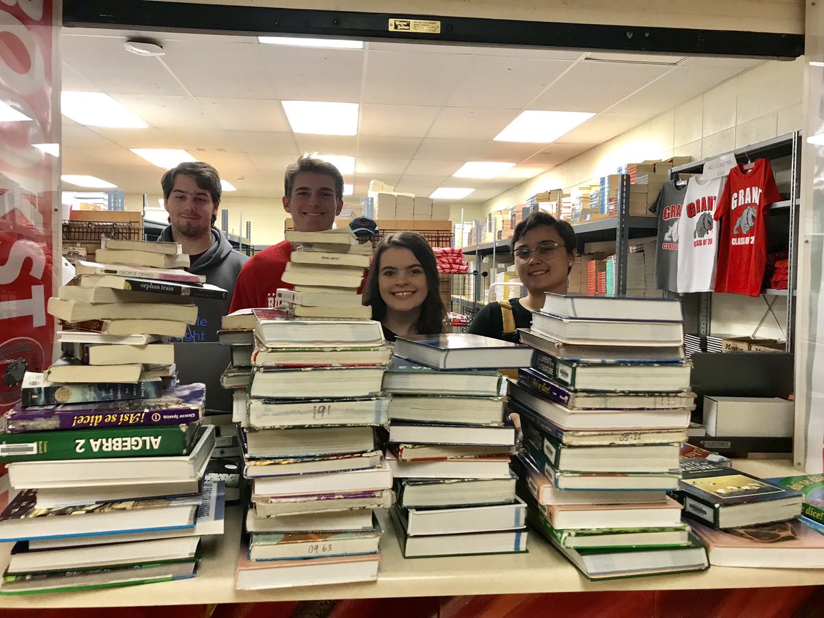 GrantBulldogs's tweet photo. Big thank you to these @Grant_NHS students for helping out with book returns today! #keepitred https://t.co/ONrTo9QgDK