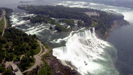 Stephan29445540's tweet photo. Tweet from CBC Canadian News (@CBCCanada) CBC Canadian News (@CBCCanada) Tweeted:
Border agents say man swam across Niagara River to enter U.S. https://t.co/sx9nWnV8zi https://t.co/J1pE72cVCD https://t.co/8AUC77V4Es