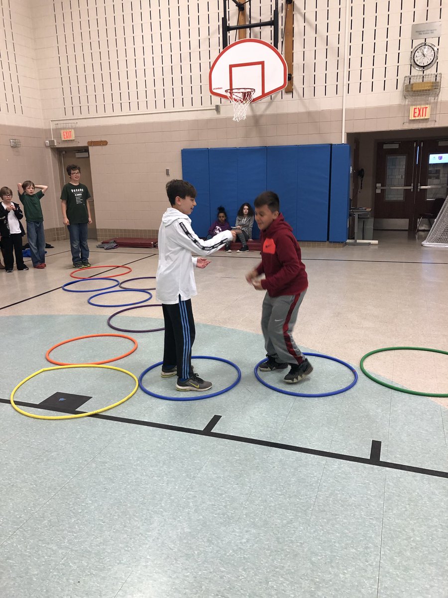 MsHillOR's tweet photo. Ultimate rock-paper-scissors war was pretty awesome today! Hill’s class versus Willmott’s class!! 💪🏼👊🏼#5thGrade https://t.co/sibgBwPlyu
