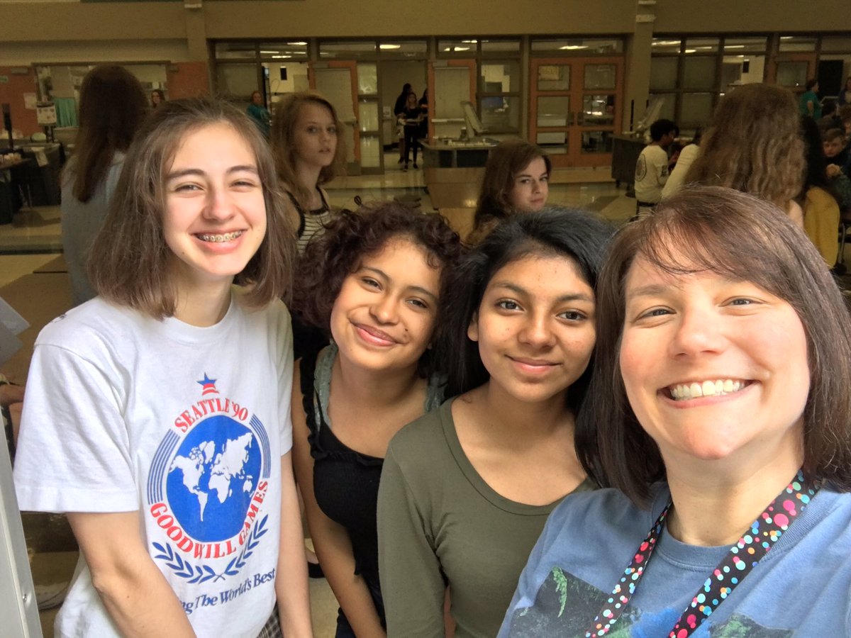 mrs_oglesby's tweet photo. Goodbye 18-19 school year! I miss you already!! Have fun at South HS!! @SMSouthTDain #smsdPACK https://t.co/bKuVTSxY3F