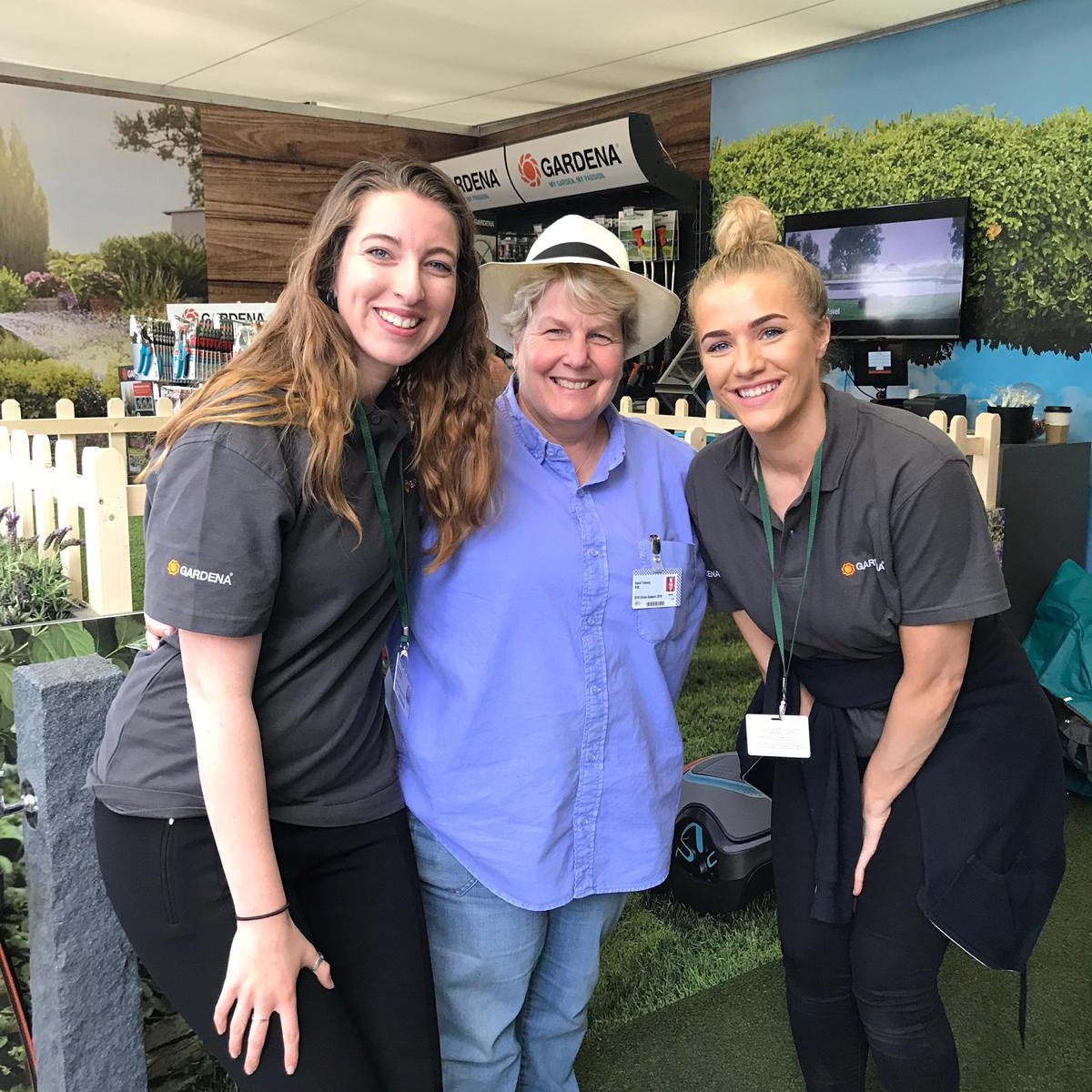 InAnyEventUK's tweet photo. #celebspotting #perksofthejob #chelseaflowershow #eventmanagement #bakeoff 🍩🍰🎂🌼🌺🌻🌷⚘🌳 https://t.co/xVviigcCW8