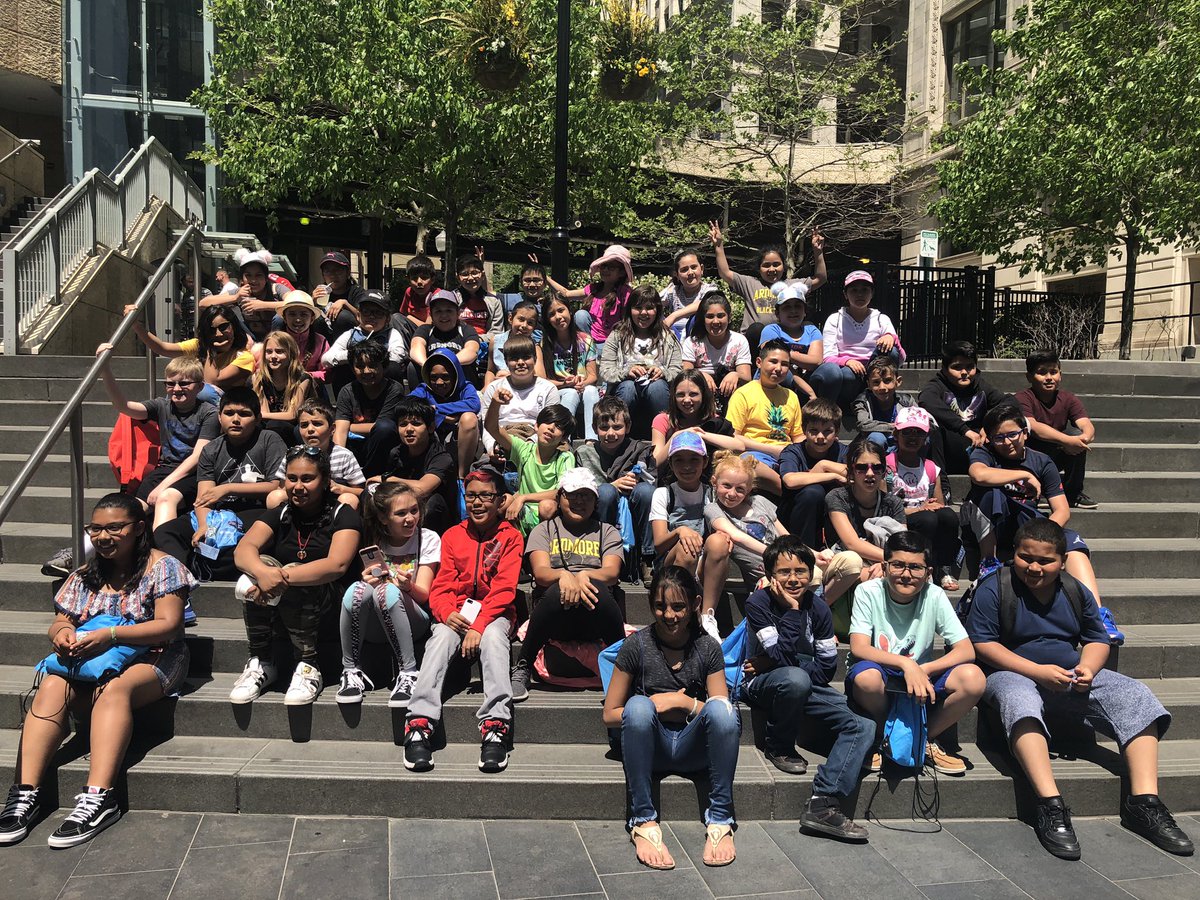 MrsVelez4's tweet photo. Beautiful day for a boat ride. 4th Grade Fieldtrip on the Chicago River and Lake Michigan  @MissNihill @MrsGuidosclass #Chicago #WendellaBoats #ASD4All #proud4ardmore https://t.co/L8motp7FdE