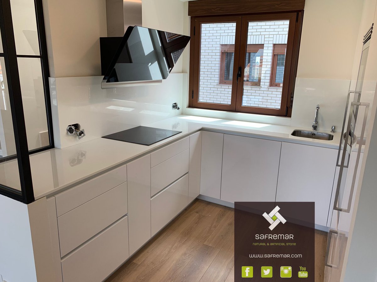 Safremar's tweet photo. Preciosa #encimera colocada en #leonesp en #piedramontblanc #elblancomasblanco #elblancomasduro #marmoleria #safremar #decoración #piedrasinterizada https://t.co/HZ9YOzVtmJ