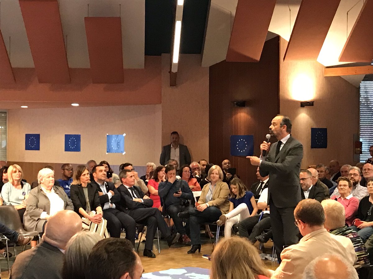 lesjem45's tweet photo. Nous accueillons ce soir @EPhilippePM @JDecerle @j_gourault @MFesneau à La Chapelle saint Mesmin, pour défendre la liste @Renaissance_UE ! 🇪🇺 le succès de cette liste dépend de nous, l’avenir de l’Europe aussi alors votons dimanche pour le renouveau européen ! https://t.co/6mMvB8B9pA