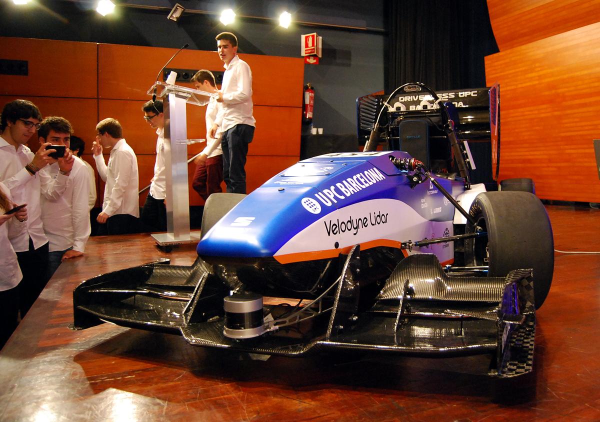 ETSEIB_UPC's tweet photo. I al CAT12d, recentment batejat com... XALOC, el primer DRIVERLESS d'Espanya! #RollOutETSEIBMotorsport2019 #CAT12e #CAT12d https://t.co/25zcxCPQSm