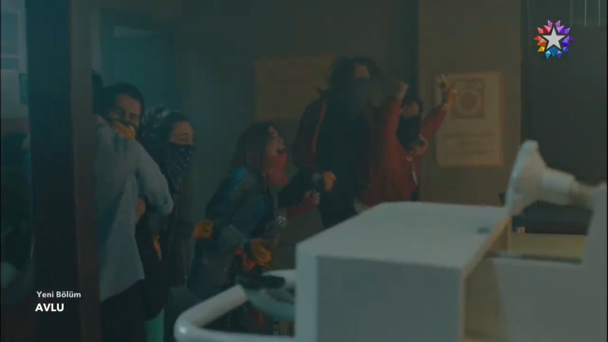DiziciBagyan's tweet photo. Ne güzel yazılmış, oynanmış, çekilmiş. #Avlu #çıkışyok https://t.co/vPhmeroecI