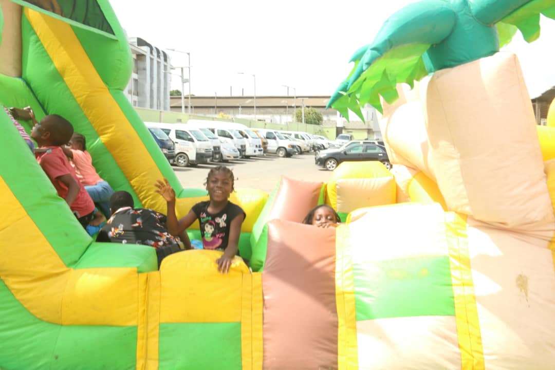 Austeiin's tweet photo. If It's FACE PAINTING,They No. 1 In That Craft๐๐. So Come This Sunday 26the Of May 2019, @KodydKodyNator
Will Having Mad Fun With The Kids. Comman Paint Ya Faces๐
Cc: @jvonofficial
#KodyAndTheKidsMay26 #KodyAndTheKids2019 #KodyAndTheKids https://t.co/NmcQ8TZAtX https://t.co/Avs0wf4UK8