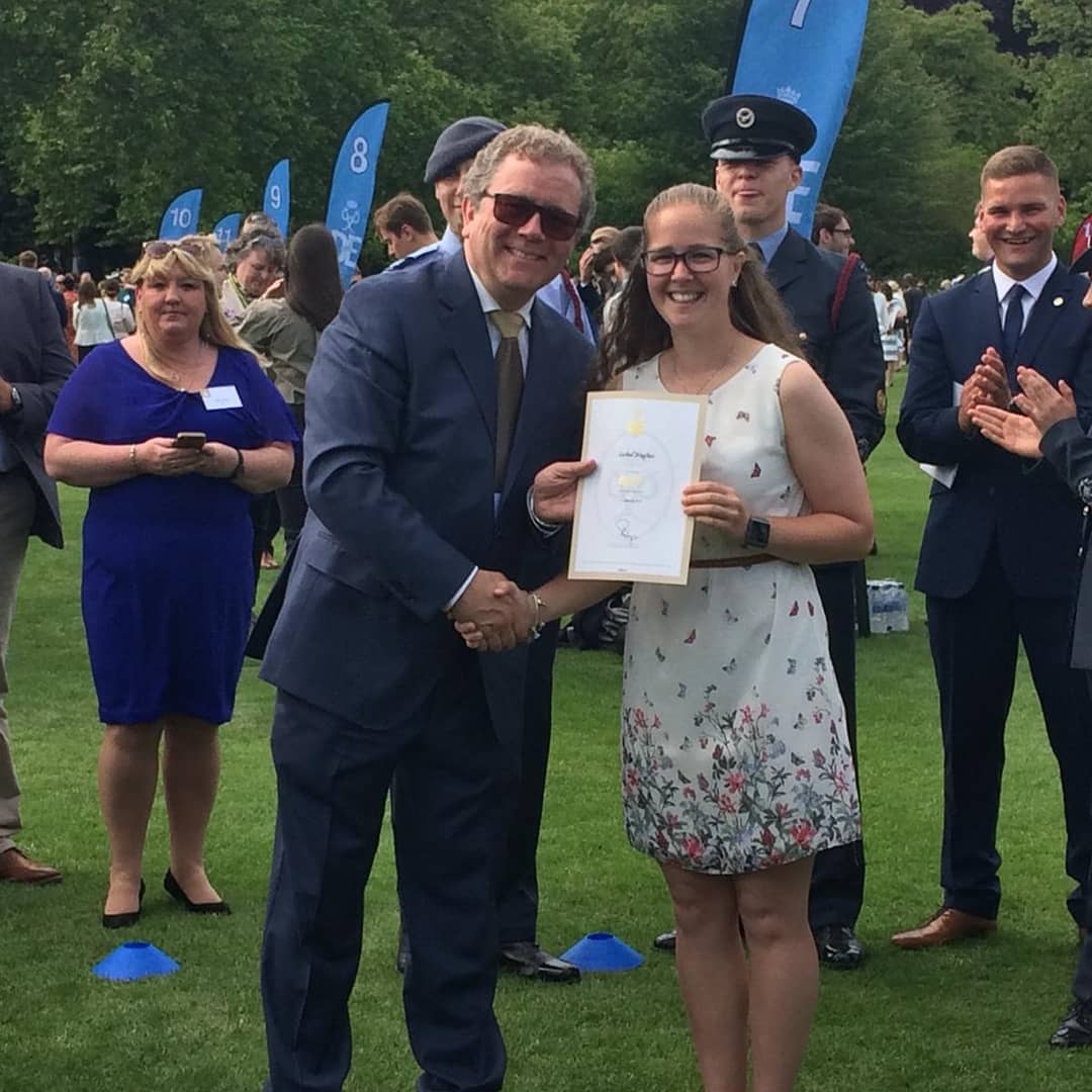 Congratulations to CI Hughes who received her Gold DofE at Buckingham palace yesterday, presented by <a href="/jonculshaw/">Jon Culshaw</a> <a href="/OC_SEMids/">OC S&E Mids Wing</a> <a href="/CERegionRAFAC/">C & E Region RAFAC</a> @SEMidsWgATC <a href="/aircadets/">RAF Air Cadets</a>