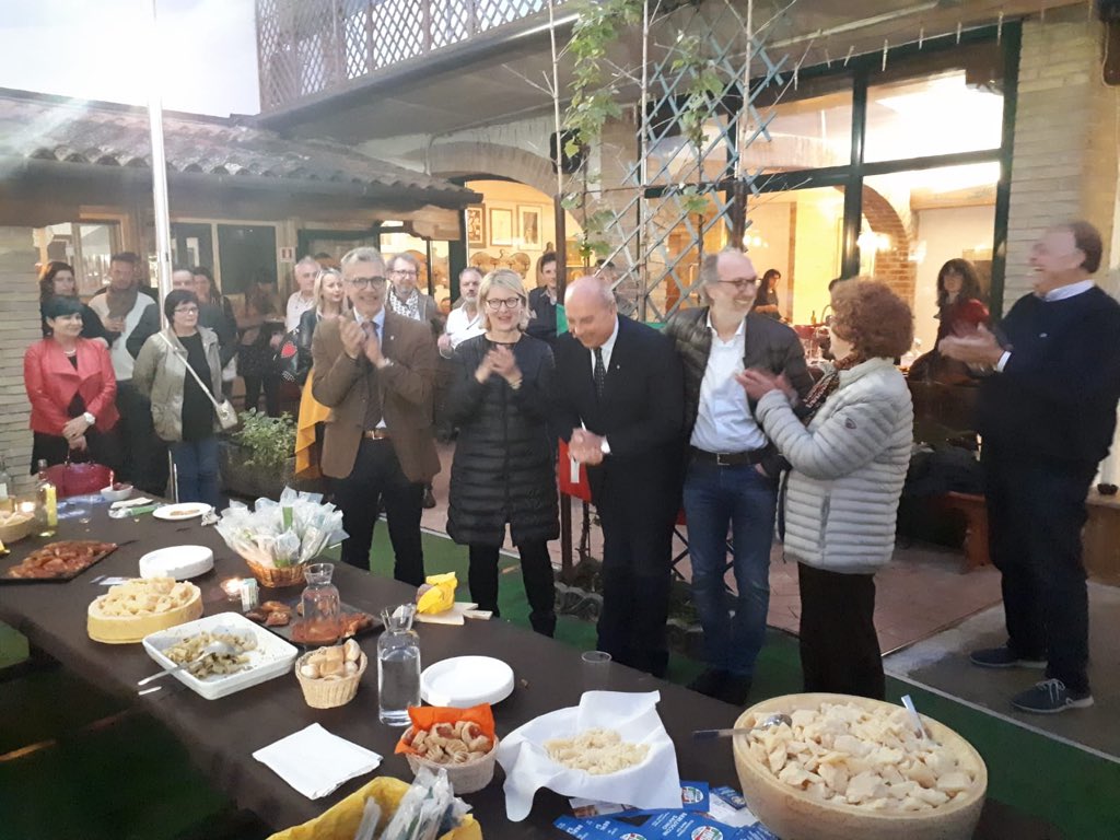 Sandra_Savino's tweet photo. #Bugnins con @RobertoDipiazza @Riccardi_FVG @GibelliTiziana @ZaninMauro e tanti amici. @Forza_ItaliaFVG @GruppoFICamera @forza_italia https://t.co/MeA4qgLmoP