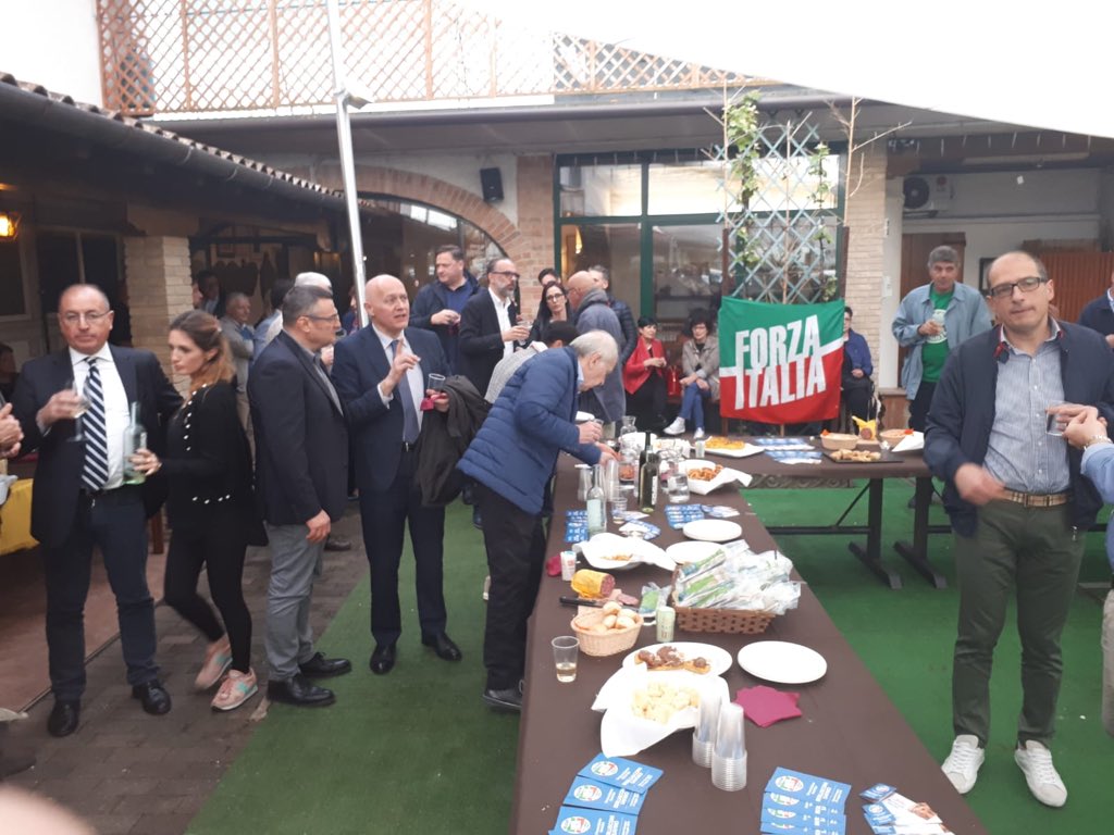 Sandra_Savino's tweet photo. #Bugnins con @RobertoDipiazza @Riccardi_FVG @GibelliTiziana @ZaninMauro e tanti amici. @Forza_ItaliaFVG @GruppoFICamera @forza_italia https://t.co/MeA4qgLmoP