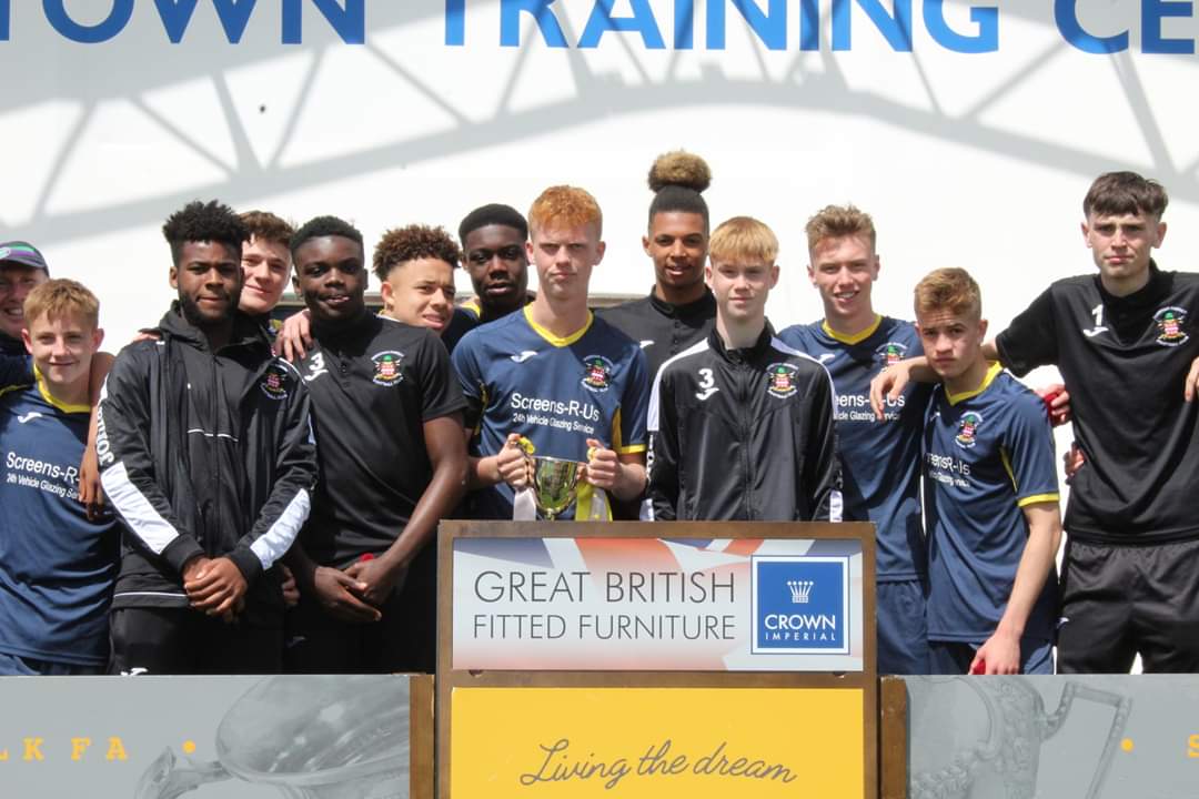 ejanmfc's tweet photo. Great Day!! Still very proud! ⚽️🏆😉 https://t.co/dzIAWrDAVj