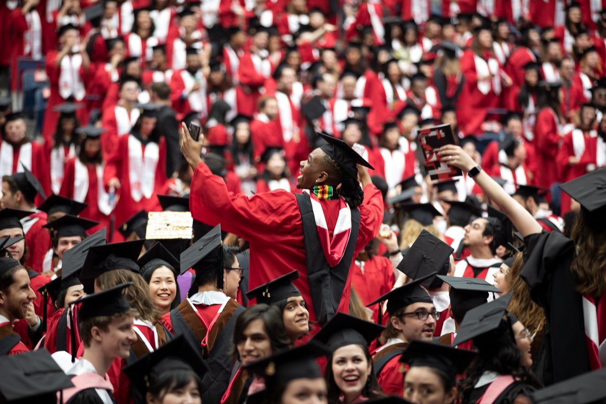 TheNewSchool's tweet photo. Still celebrating our #NewSchoolGrad (now #NewSchoolAlumni!) Class of 2019 🎓 See if you made it to the photo album → https://t.co/WTYRIOInfZ #100YearsNew https://t.co/tn0xYpQIy4