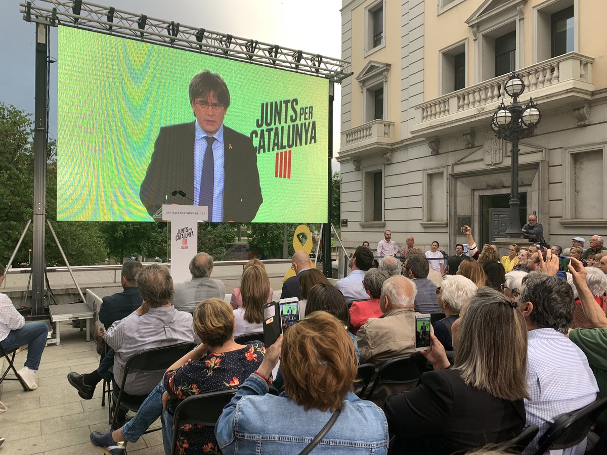 JuntsXCatLleida's tweet photo. El president @KRLS dona ple suport a la candidatura de @antonipostius per ser el proper alcalde de Lleida i demana un últim esforç per guanyar les eleccions europees, que defineix com a clau per a l’europeització de l’1 d’octubre. #LleidaÉsCapital #PostiusElCanvi https://t.co/pWCOEtaVMD