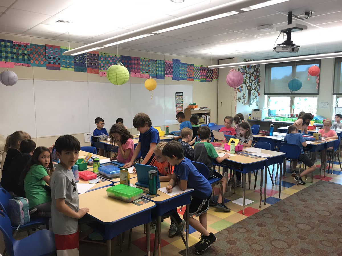 MrsFehlinger's tweet photo. Teams of researchers learning about animals they will see during their trip to the zoo. Lots of fun and interesting facts! #willowlanerocks #EastPennProud https://t.co/vhkXE8uns0