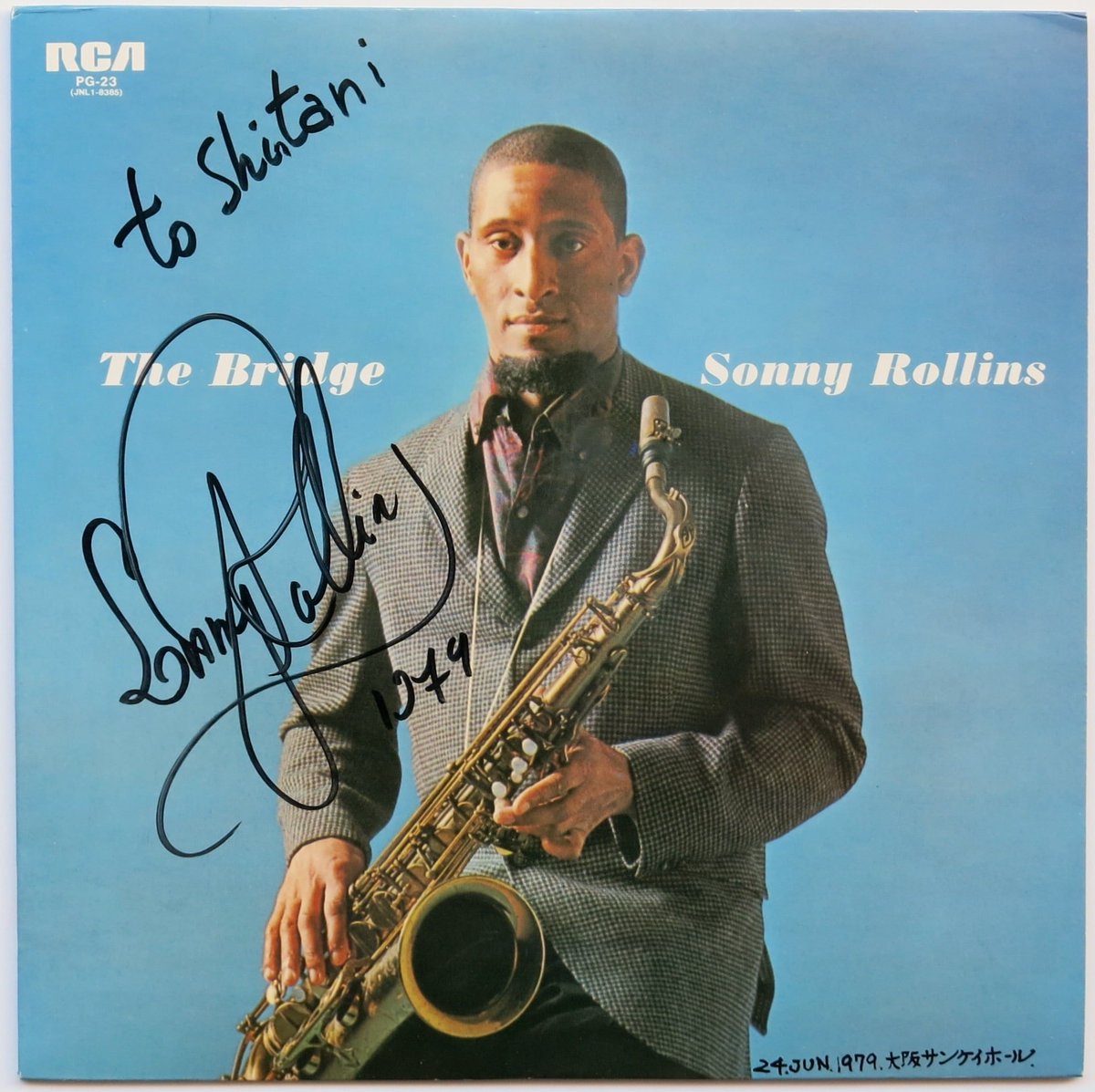 recordmecca's tweet photo. Sonny Rollins - Signed Japanese "The Bridge" LP
#sonnyrollins #sonnyrollinsthebridge #sonnyrollinsautograph #raresonnyrollins #autograph #signed #rarejazz #vinyl #rarevinyl #rarerecord #signedrecord #signedalbum https://t.co/PwFP8BAh33 https://t.co/uQN9iMmAhu