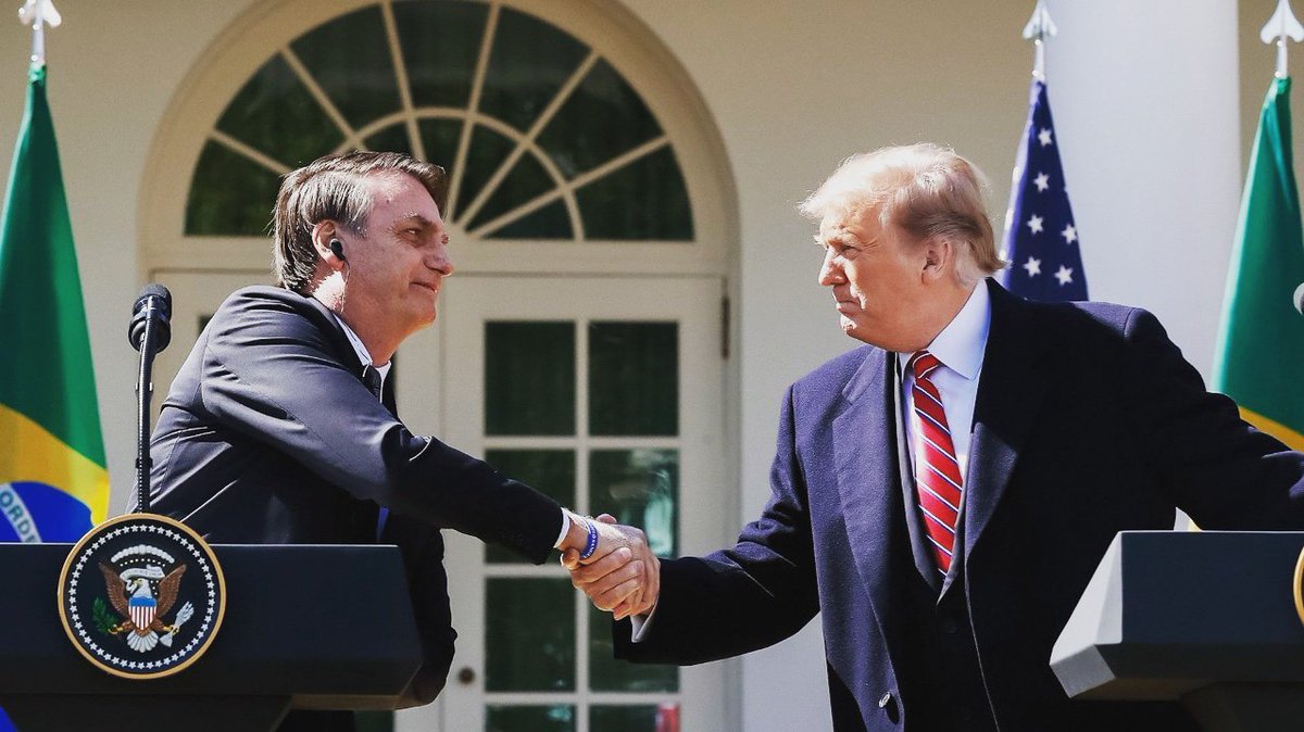 jairbolsonaro's tweet photo. Na reunião ministerial da OCDE que ocorre hoje em Paris, os EUA reafirmaram seu apoio ao ingresso do Brasil na organização. Atualmente, todos os 36 membros da OCDE apoiam a nossa entrada, fruto da confiança no novo Brasil que estamos construindo, mais livre, aberto e justo. 👍 https://t.co/XJYq7M62A5