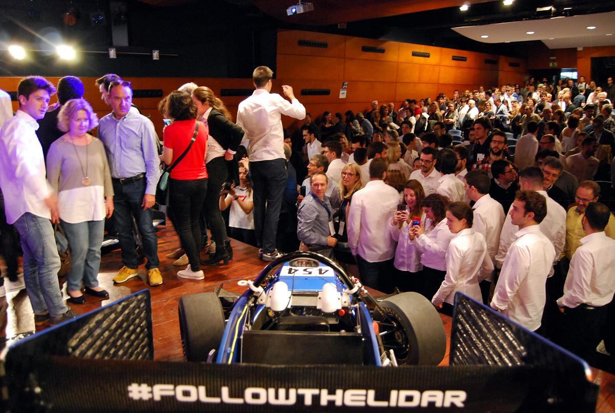 ETSEIB_UPC's tweet photo. 🔝Agraïments a tots els que han fet possible, avui dijous 23 de maig de 2019, el Roll Out ETSEIB Motorsport a l'#ETSEIB de @la_UPC. #RollOutETSEIBMotorsport2019 #CAT12e #CAT12d https://t.co/OHmPGRUSvx