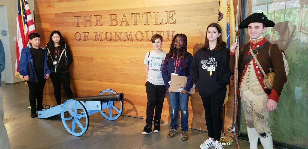 LPS_McManus's tweet photo. Team 6-2 went to "back-in-time" on their visit to Monmouth Battlefield earlier this month. Looks like so much fun! #MMS1819 #TogetherWeCan #HaveAGreatDayAtMylesJ https://t.co/SuIA0XyAQq