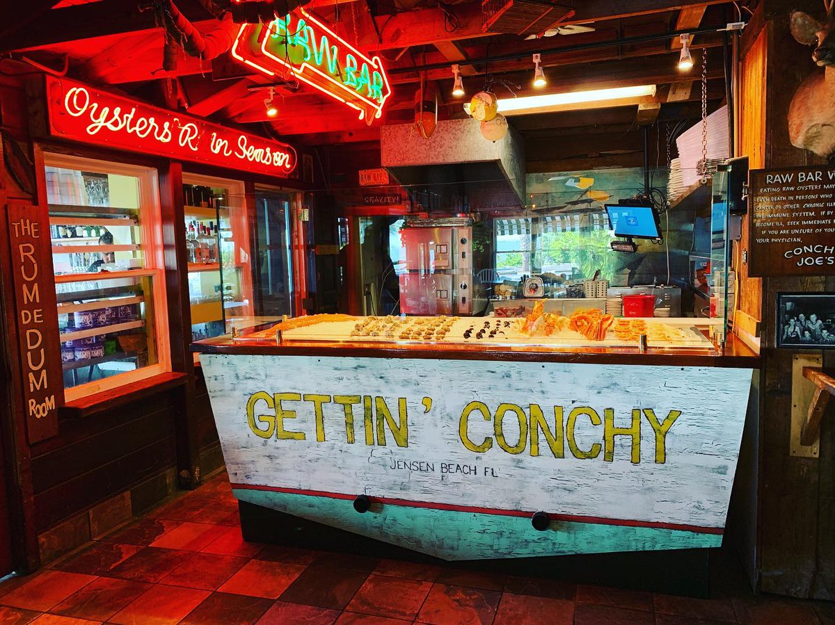 Boats in with some fresh seafood! #conchyjoes #rawbar #waterfrontdining #freshcatch #martincounty #jensenbeach #martincounty #treasurecoast
