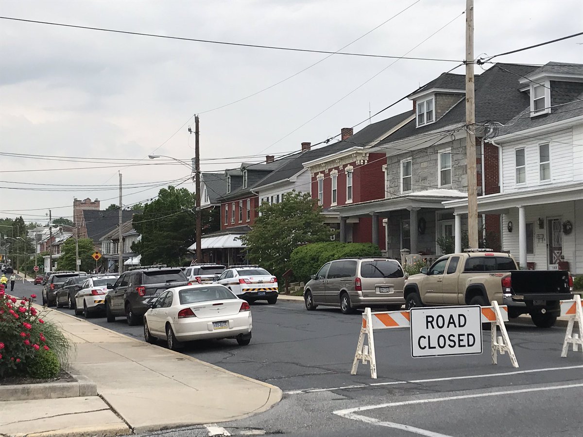 susanWGAL's tweet image. Police blocked off First block Washington Ave  Ephrata apparent standoff @WGAL