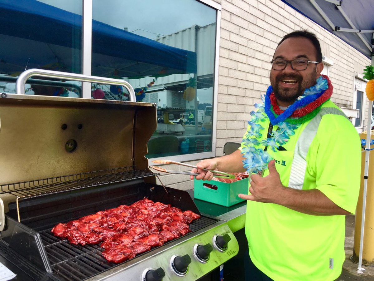 gokyo2016's tweet photo. Let the celebrations begin!! PDX Asian American Pacific Islander! Featuring Mike Anderson on the grill!😎 @weareunited @EdwardLightle @jcourt4241968 #pdxteam #pdxteam #AAPI 🙌🏼✈️🎉🏝 https://t.co/dtxpNxcOSb