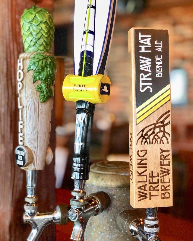TheDolphin_Bar's tweet photo. Some local morsels. 🍺😋 #supportlocal #beer #walkingtreebrewery #drinks #seafood #DolphinHar #crab #goodeats #waterfrontdining #waterfrontrestaurant #jensenbeach #treasurecoast   #lunch #dinner #ThirstyThursdays #Thirsty https://t.co/JovHIojOAF