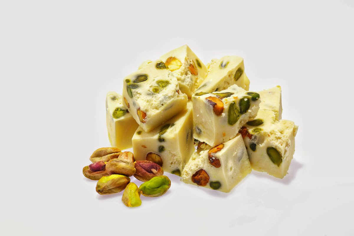FabFudge_UK's tweet photo. It's nutty. It's crunchy. It's fudgy and delicious. It's our dairy free pistachio fudge. #LicksLips
https://t.co/O57rgYrh0i
#Handmade #Vegan #VeganRecipeHour #ArtisanHour https://t.co/oEa0eRG7Hg
