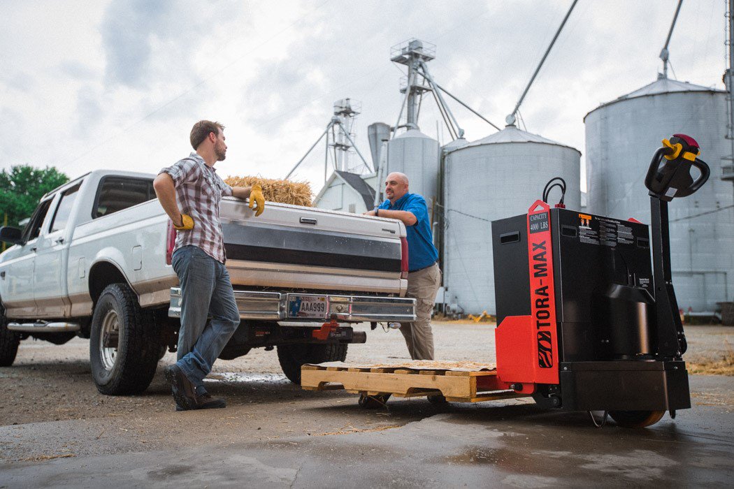 ToyotaLiftNW's tweet photo. We have lots of specials going on right now, for a limited time! Check them out here before they're gone! https://t.co/KcCr3jsz0P
.
.
.
#ToyotaForklifts #LiftingSolutions #Toyota #Forklifts #MaterialHandling #Logistics #ToyotaLiftNorthwest #FleetOfOrange #EndlessSolutions https://t.co/5lpcEtRefW
