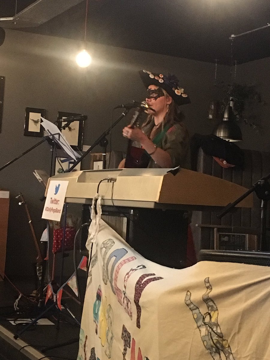 Captain Batgirl 🦇 on stage now! #Rdguk #pint19 #pint19reading @creativerxns <a href="/pintofscience/">Pint of Science UK</a>