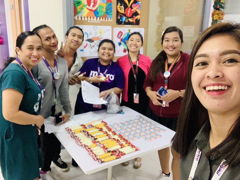 McLovesjOh's tweet photo. Yey! Chocolates and pins for first 100 agents to answer the cross word puzzle! I got mine guys! Grab yours letโs go!โค๏ธ๐๐ฅฐ
#iQorianValuesWeek
#BrainStorming
@HPDEC1969 @Greg_MPCS @ONE_Clarktastic @Josie_MPCS @Jamie_MPCS @mitchville0802 @iamyourritzy @Markjones291 https://t.co/5PmYacAHeo