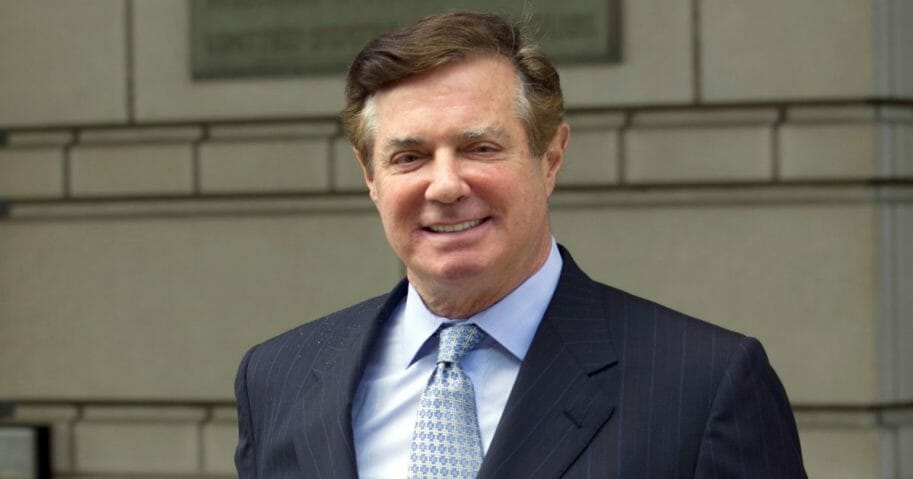 Bank CEO Charged with Trying To Bribe His Way into Trump Administration Role
topstyletodaycom.com/bank-ceo-charg…
 
Business and Money Politics WJ Wire
Jose Luis Magana / APPaul Manafort, President Donald...