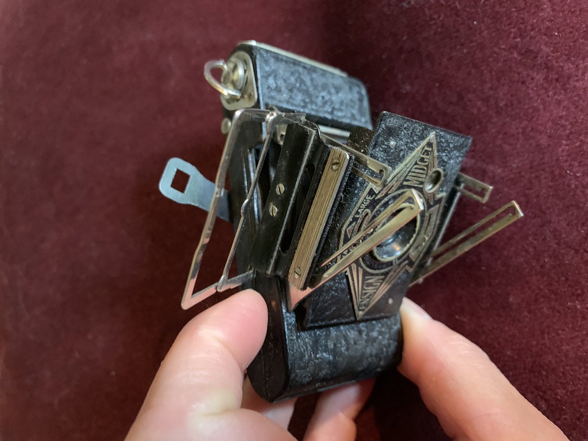 AntiquesHart's tweet photo. Ensign Midget camera 1934s.
#ensignmidgetcamera
#ensigncamera
#camera
#antiques
#antiquescamera
#colections https://t.co/VNOGFhVS8R