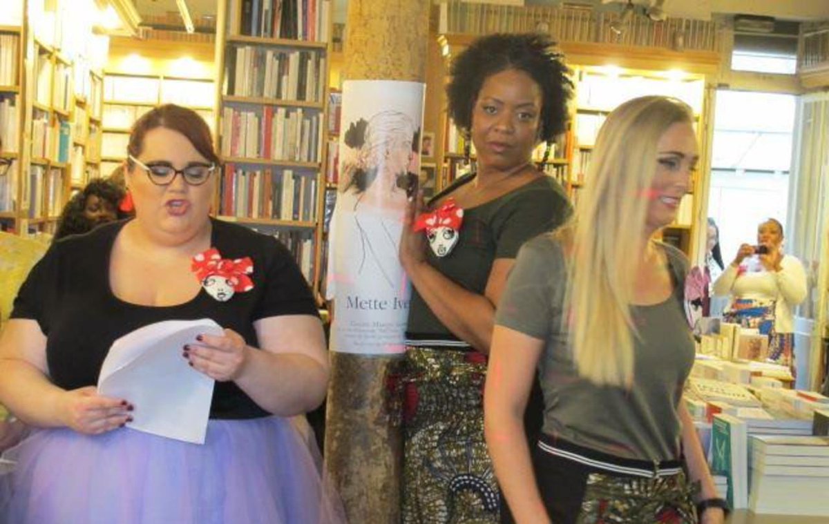 EliseParis1's tweet image. [ #BooksForGood    🎈 ] Des livres et des grosses !
Voilà le genre d'événement qu'on voudrait voir plus souvent, non ?

amzc.news/paris-un-defil…