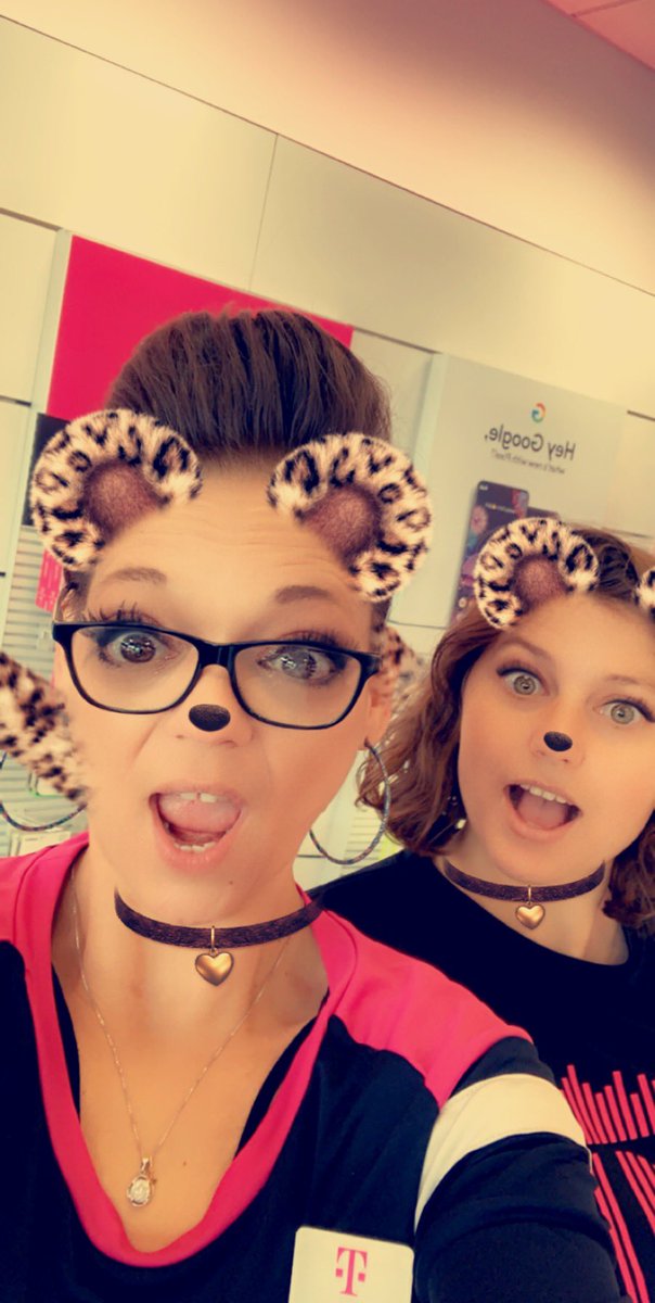 mismelymel's tweet photo. 🙀the cats meow!? #Tmobile We have something for everyone here at Pine Lake! Get your weekend started right with that shiny new device you’ve had your eye on! #Uncarrier #TEAMMAGENTA @emmiebrie @mirandajostark 😺💕😸 https://t.co/LxCrDo5AEp