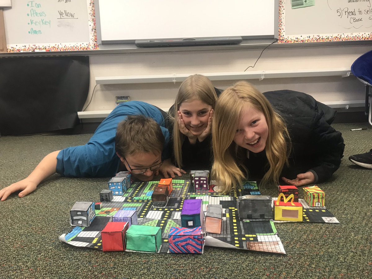 LearningInC106's tweet photo. Build a city! 🌃 #3Dshapes #4thchat #trfprowlers https://t.co/jp6OBGMrof