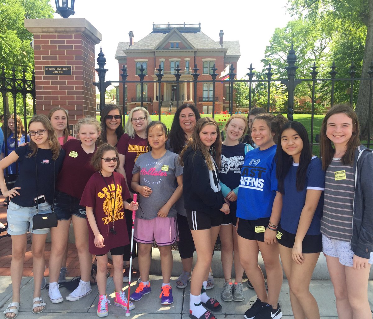 taraohea's tweet photo. My group waiting to go into the Governor’s Mansion. #hcmsinspringfield @HCMSTigers157c #hcms157c https://t.co/zgTo6ilVE5