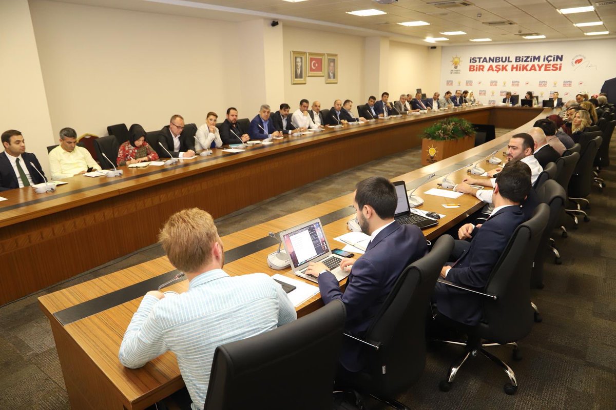 İstanbul’da İl Ana Kademe, Kadın ve Gençlik Kollarımız ile 39 İlçemizin Sivil Toplum ve Halkla İlişkiler Ana Kademe Başkanlarımızla istişare toplantımızı gerçekleştirdik.