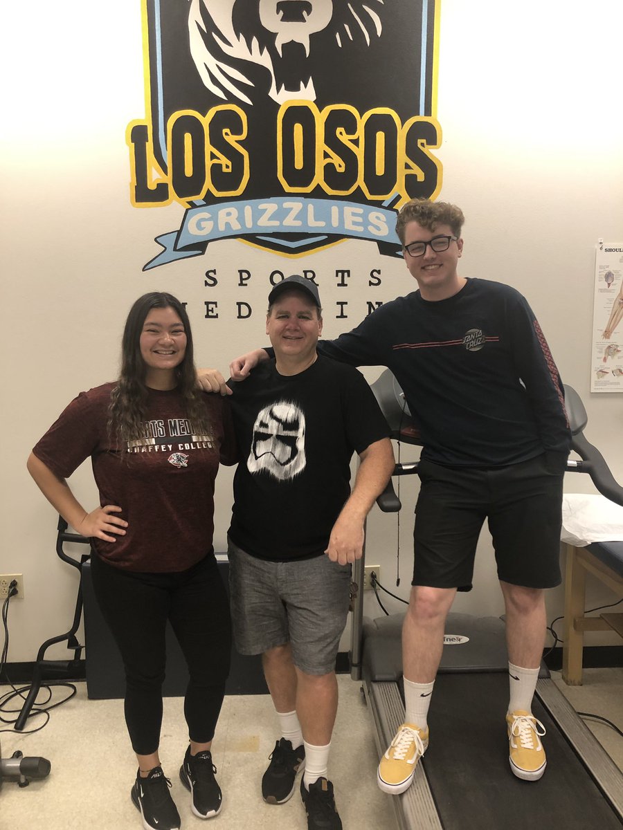 chaffey_at's tweet photo. Today student interns Destiny and Jack took a visit to their high school clinic. It is always good to revisit your old roots where the journey began.
#ChaffeyCollege #athletictraining #losososhs #chaffey_at #ATChaffey https://t.co/kXnRchTRll