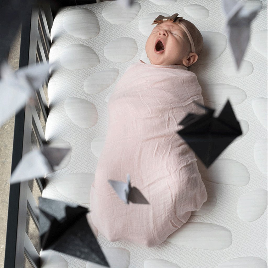 NEW BLOG POST: Interview with Nook Sleep.
We chat with @NookSleep about why their unique looking pebble designed products are way more than a cool design detail. bit.ly/BlogInterviewN… #organicliving #millennialmom #modernnursery #organicbabyproduct
⠀