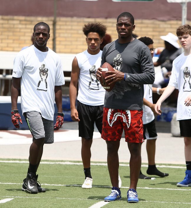 SensabaughCamp's tweet photo. Learn from the best this summer. 🏈
Get more info/sign up below 👇

🔗: https://t.co/z94RHTe9OT https://t.co/2TCubDQz6D