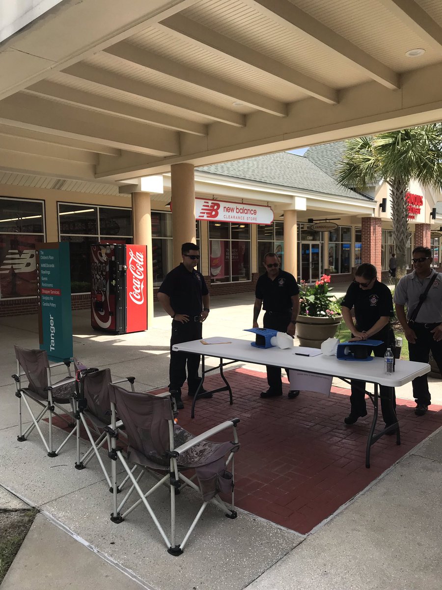 hcfirerescue's tweet photo. Our #HCFR teams from many stations across Horry County are getting out to about 10 locations, teaching hands-only CPR as part of #NationalEMSWeek2019. This is what we do #BeyondTheCall.
#HCFREMS https://t.co/bTl4hmvRG7