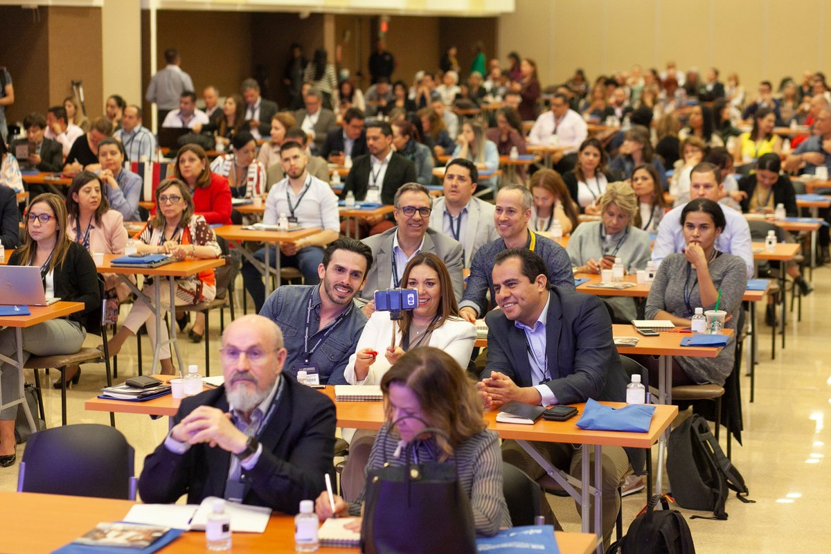 DircomLa's tweet photo. Finalizó la #CumbreDircom. Fueron muchas las voces y los asistentes que nos permitieron visualizar el futuro de la comunicación y la comunicación del futuro. https://t.co/ljs5PN82E1