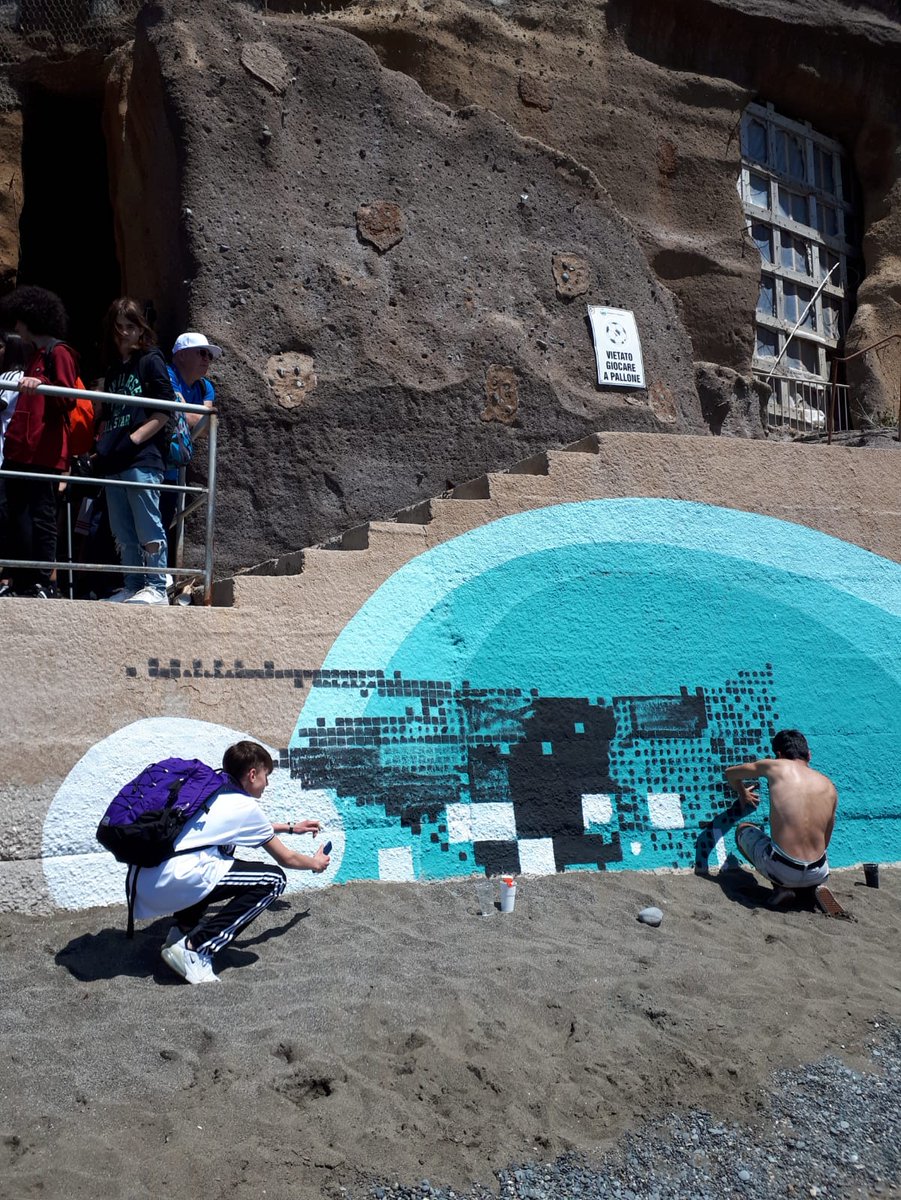 LifePonDerat's tweet photo. Intanto a #Ventotene... @arKrayon per @LifePonDerat #blueflow #blueflow2019 #workinprogress #berta #shearwater #StreetArt #Natura2000Day #Dianatura2000 #giornatanatura2000 https://t.co/eOjd4jDx34
