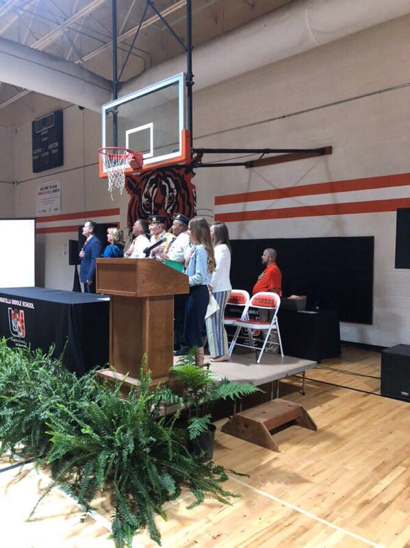 UMSLake's tweet photo. Congratulations 8th grade students!  Good luck in High School!  #UMSTigerPride https://t.co/1tOM2B1us1